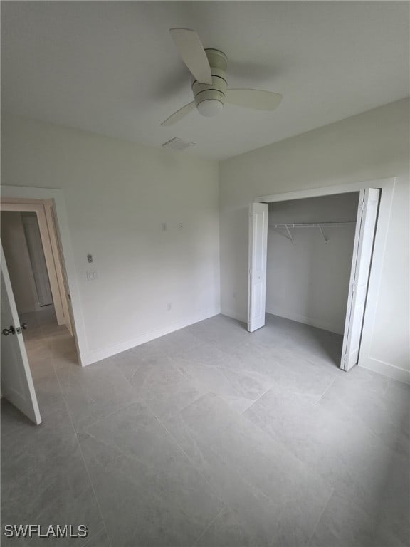 unfurnished bedroom featuring a closet, ceiling fan, and baseboards