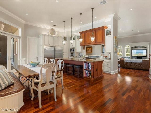 dining space featuring dark wood-type flooring, recessed lighting, visible vents, and crown molding