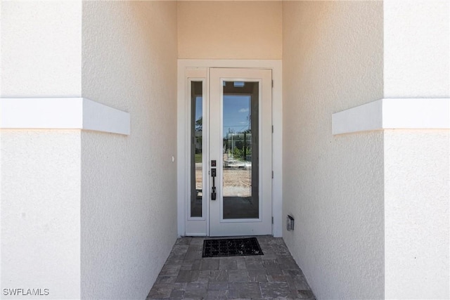 entrance to property with stucco siding