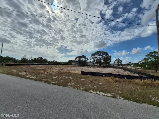 Listing photo 3 for 360 Paisley Ave, Lehigh Acres FL 33974