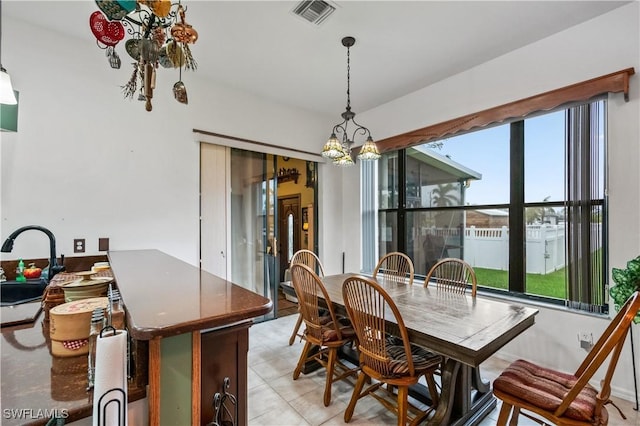 dining area featuring a notable chandelier, visible vents, and light tile patterned floors