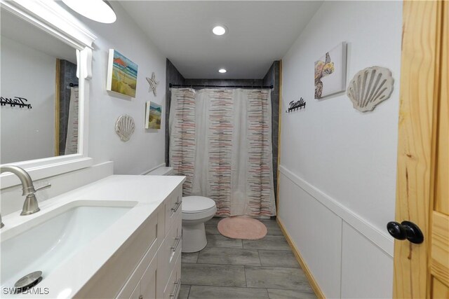 full bath with toilet, recessed lighting, and vanity