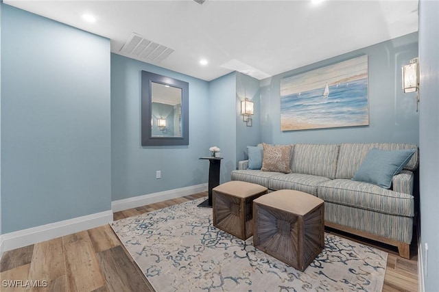 living area featuring recessed lighting, wood finished floors, visible vents, and baseboards