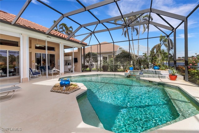 outdoor pool with a lanai, a patio area, and ceiling fan