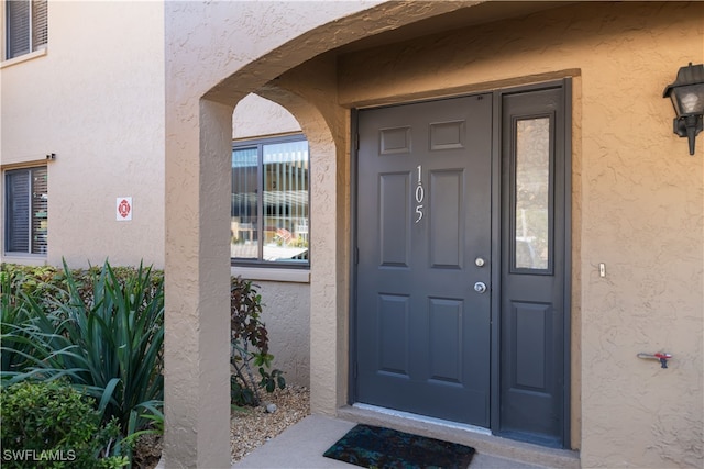 property entrance featuring stucco siding