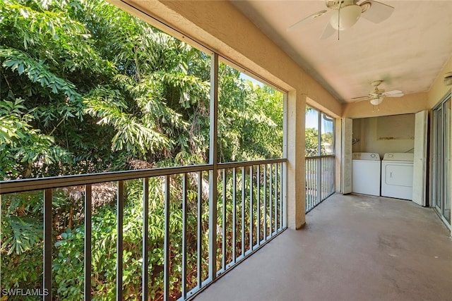 unfurnished sunroom with washing machine and dryer and ceiling fan