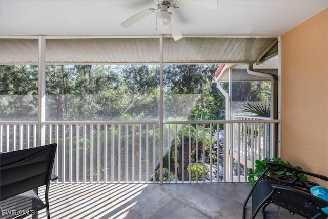 sunroom featuring a healthy amount of sunlight and a ceiling fan