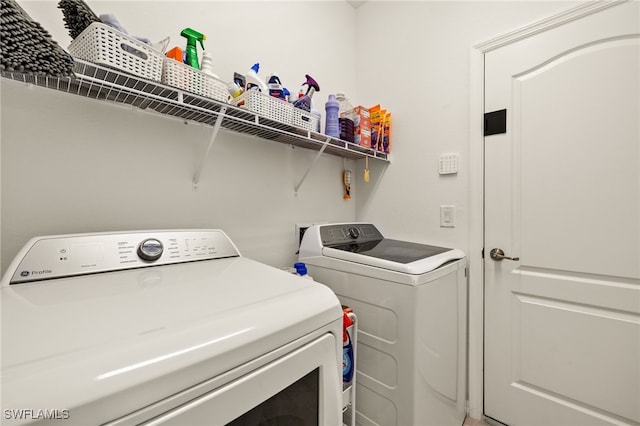 washroom featuring laundry area and independent washer and dryer