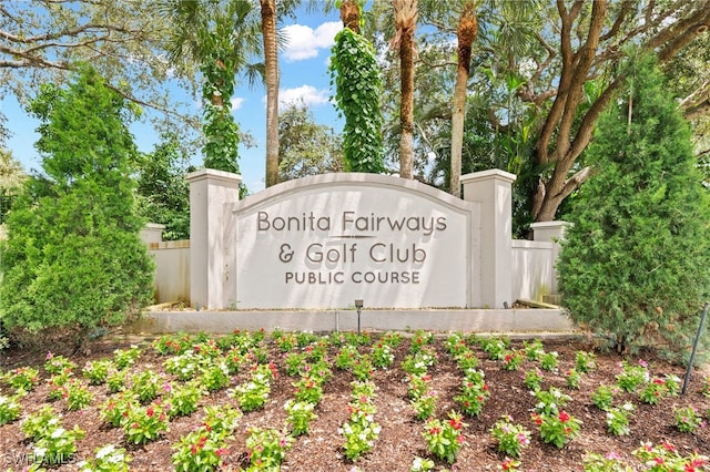 view of community / neighborhood sign