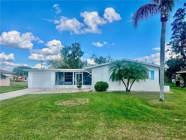 view of front facade featuring an attached garage, stucco siding, concrete driveway, and a front yard