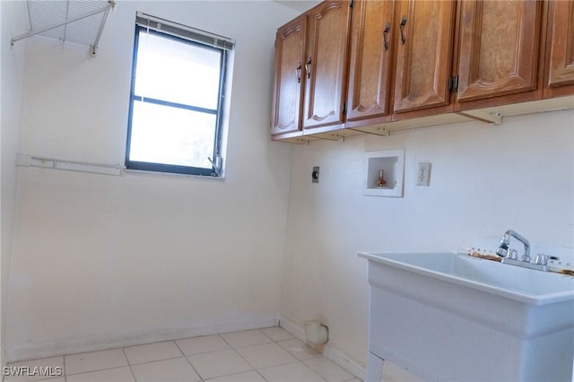 laundry room with washer hookup, cabinet space, hookup for an electric dryer, a sink, and baseboards