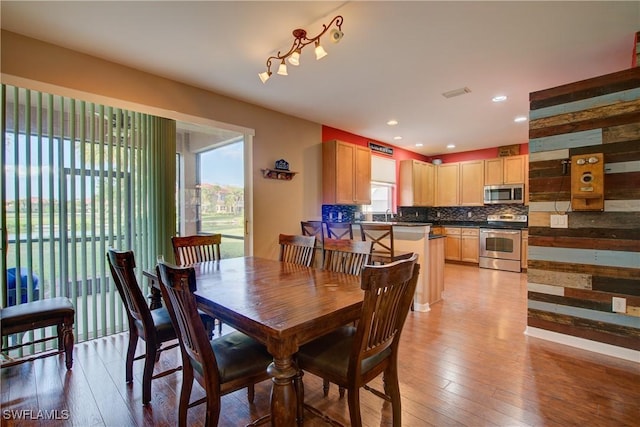 dining space featuring recessed lighting, visible vents, and light wood-style flooring