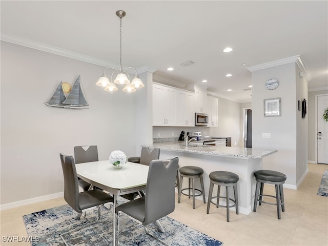 dining space featuring crown molding, recessed lighting, visible vents, light tile patterned flooring, and baseboards