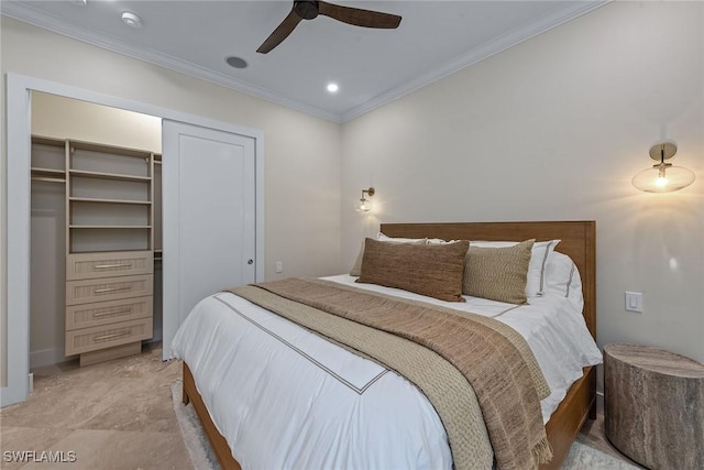 bedroom featuring ornamental molding, a closet, and a ceiling fan