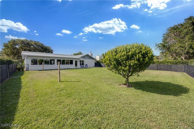 view of yard featuring a fenced backyard