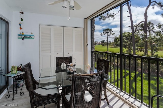 sunroom with ceiling fan