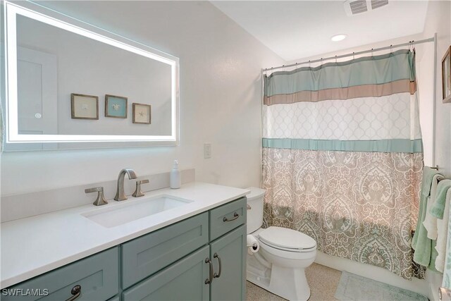 full bathroom with visible vents, vanity, toilet, and shower / bath combo with shower curtain