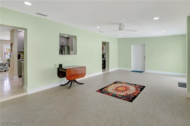 sitting room featuring baseboards, visible vents, and recessed lighting