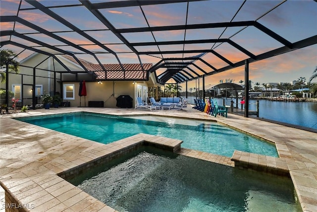 view of swimming pool featuring a pool with connected hot tub, a patio, a lanai, and an outdoor hangout area