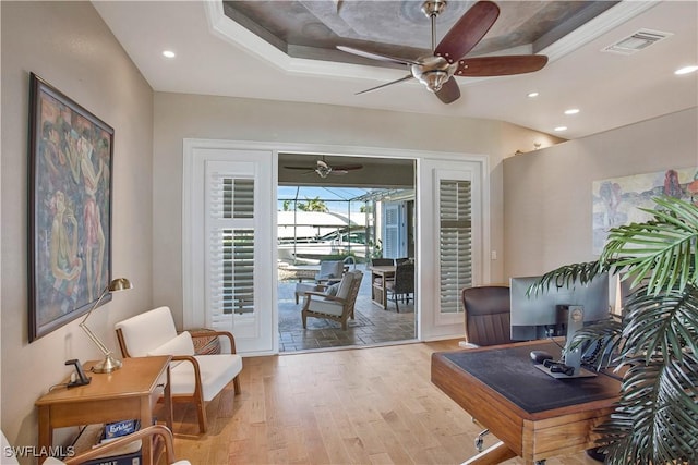 interior space featuring light wood-type flooring, visible vents, ceiling fan, and recessed lighting