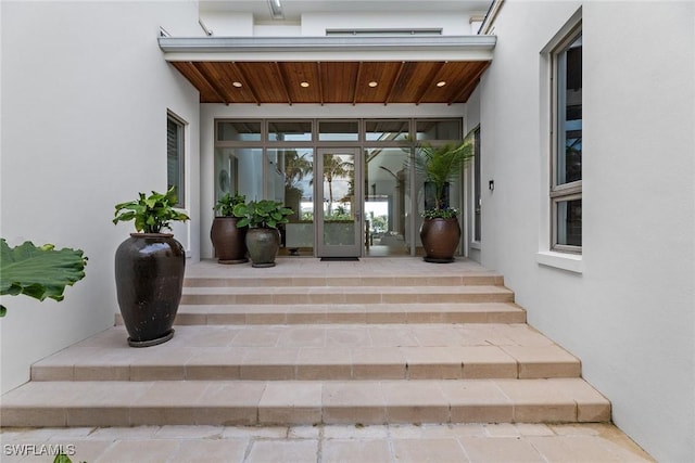 property entrance featuring stucco siding