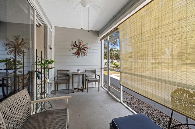 sunroom with ceiling fan