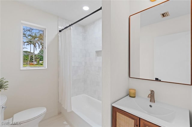 full bathroom featuring shower / tub combo with curtain, recessed lighting, visible vents, toilet, and vanity