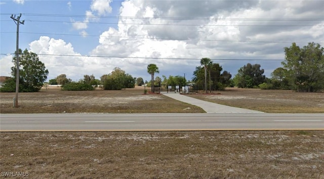 Listing photo 3 for 430 Diplomat Pkwy W, Cape Coral FL 33993