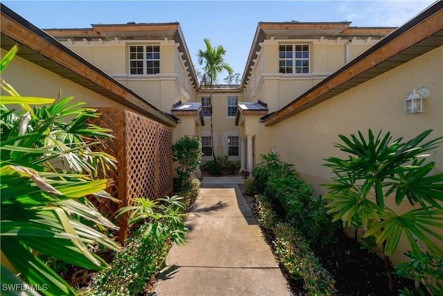 property entrance with stucco siding