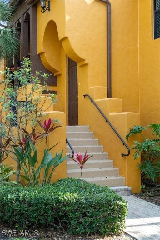 property entrance featuring stucco siding