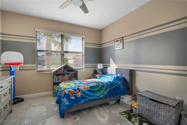 bedroom with ceiling fan and baseboards