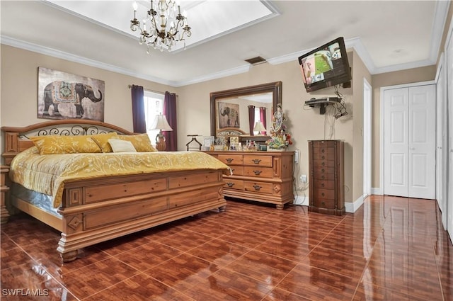 bedroom with a chandelier, ornamental molding, visible vents, and baseboards