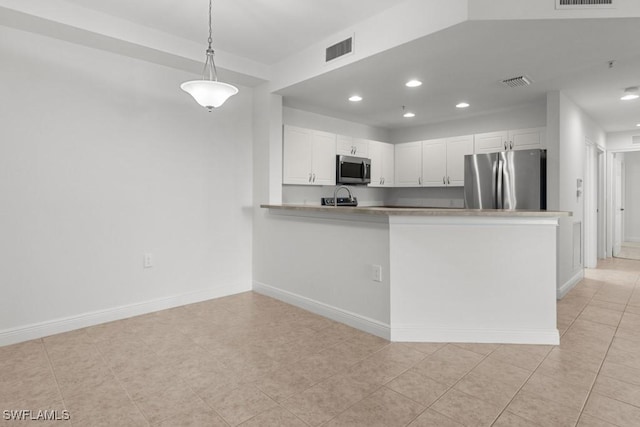 kitchen with visible vents, decorative light fixtures, a peninsula, stainless steel appliances, and white cabinetry