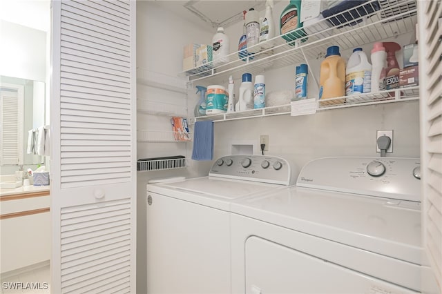 laundry room with laundry area and independent washer and dryer