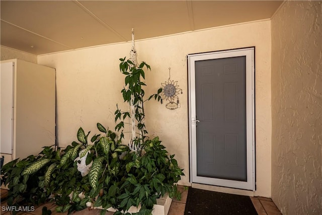 entrance to property with stucco siding