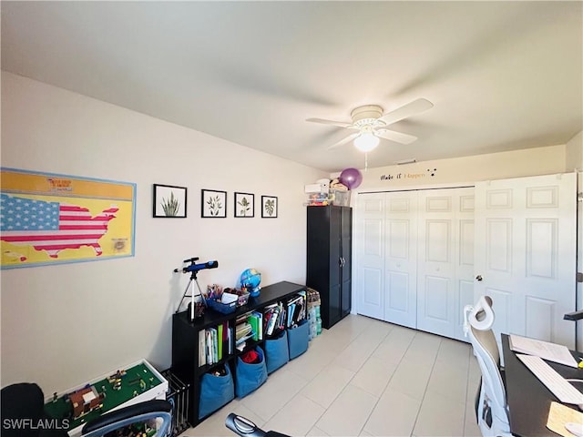 office area with ceiling fan