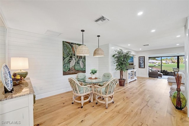 dining space featuring baseboards, light wood finished floors, visible vents, and recessed lighting