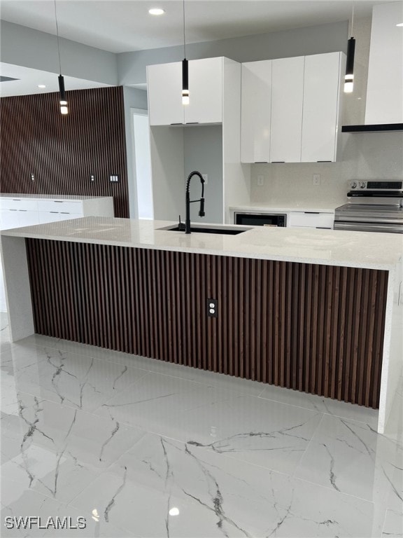 kitchen featuring a sink, light countertops, electric stove, and decorative light fixtures