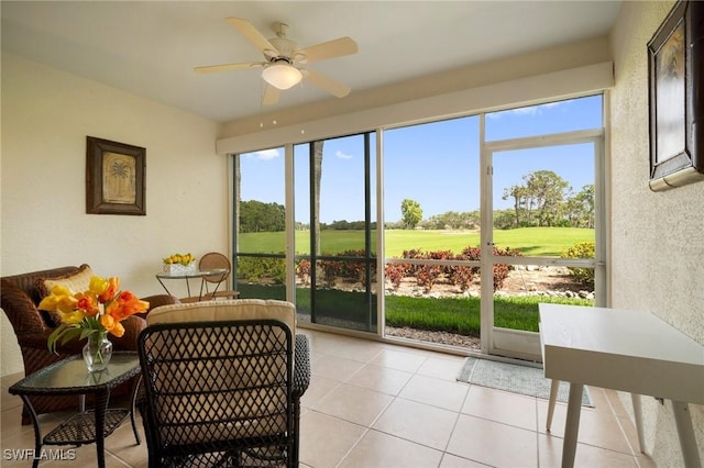 sunroom / solarium featuring a ceiling fan