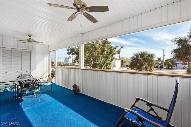 sunroom / solarium with a ceiling fan