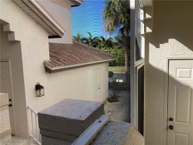 view of side of home featuring stucco siding