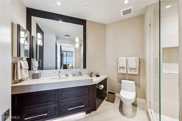 full bath with recessed lighting, visible vents, toilet, vanity, and tiled shower