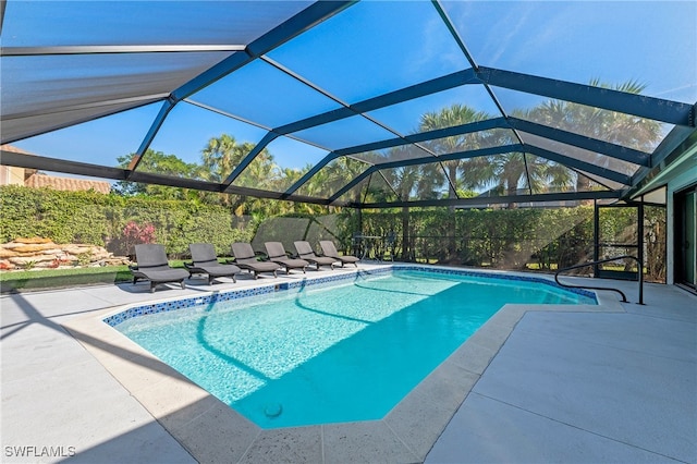 view of pool featuring a fenced in pool, a lanai, and a patio area