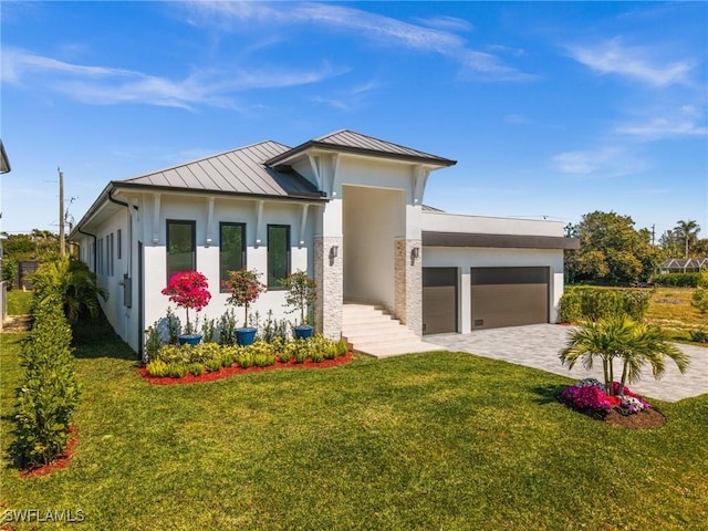 view of front facade featuring stucco siding, a front yard, an attached garage, and a standing seam roof