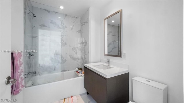 bathroom with recessed lighting, enclosed tub / shower combo, vanity, and toilet