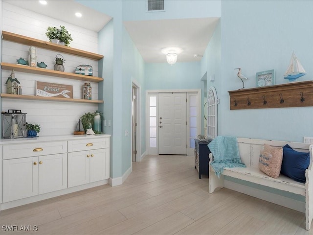 entryway featuring light wood-style flooring, visible vents, and baseboards