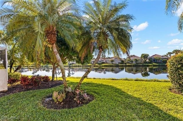 view of yard featuring a water view