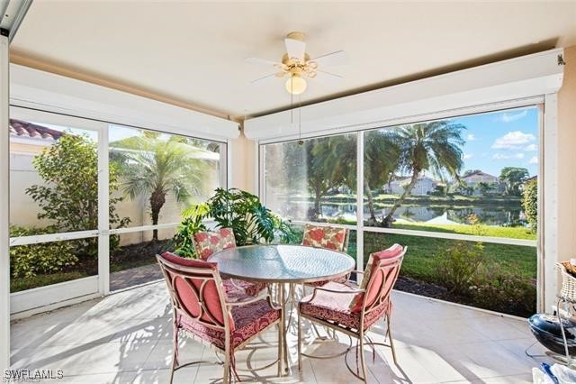 sunroom with ceiling fan