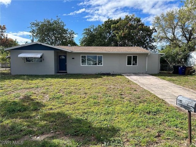 ranch-style house featuring a front lawn