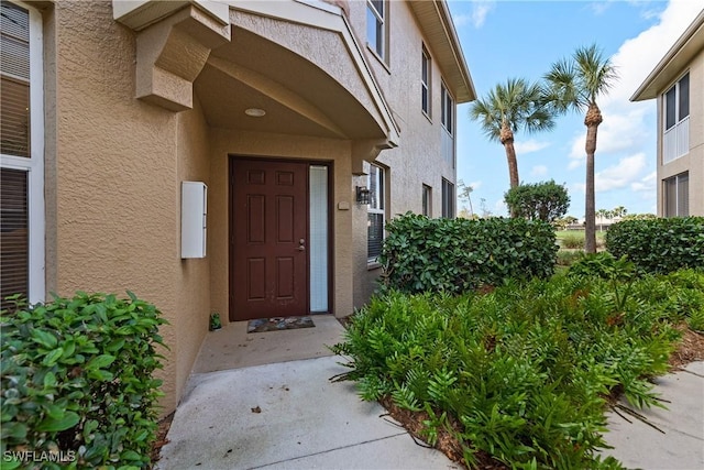 property entrance featuring stucco siding